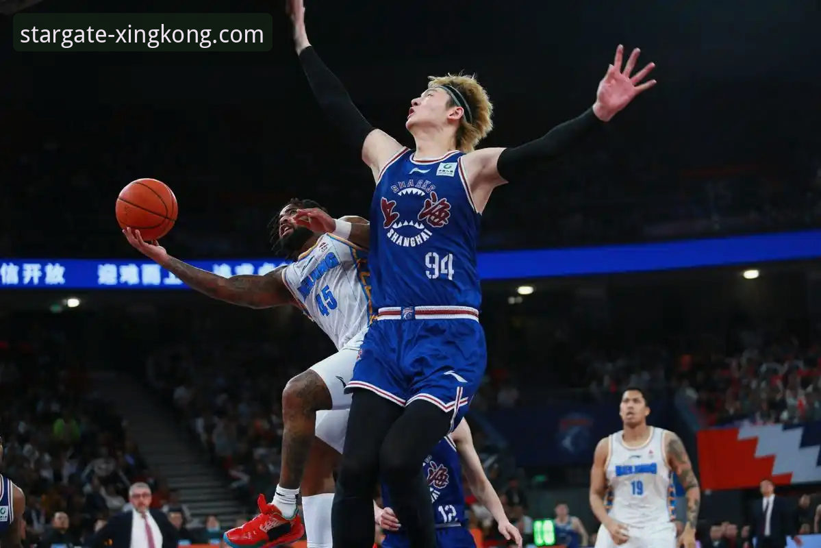 星空手机版 上海男篮豪取12连胜巩固榜首:一场流畅的团队胜利深度解析